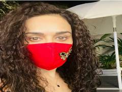 
      
      Preity Zinta restarts love affair with curls
      
      