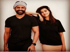 
      
      Here's how Farhan Akhtar wished his lady love Shibani...
      
      
