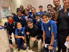 
      
      Varun Dhawan merrily poses with Indian women's football team 
      
      