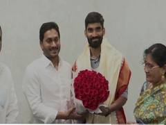 
      
      Andhra Pradesh CM felicitates Kidambi Srikanth, announces 5...
      
      