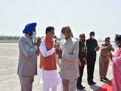
      
      Uttarakhand CM, Governor bid farewell to President Kovind
      
      