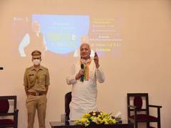
      
      Kerala Governor interacts with students after Pariksha Pe Charcha
      
      