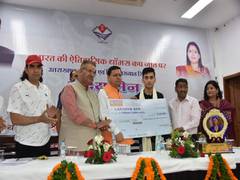 
      
      Uttarakhand CM honours Lakshya Sen for winning Thomas Cup
      
      