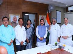 
      
      BJD leaders sign NDA presidential candidate's nomination papers
      
      