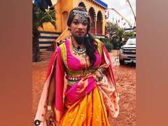 
      
      Will Smith adopts a hilarious way to promote 'Alladin'
      
      