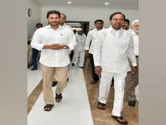 
      
      KCR, YS Jagan Mohan Reddy agree to supply water from Godavari...
      
      