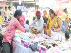 
      
      People throng markets in Ayodhya on occasion of Dhanteras
      
      