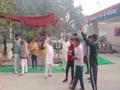 
      
      Haryana: Farmers protest outside Narnaund police station...
      
      