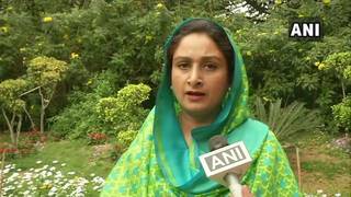 
      
       Harsimrat Kaur calls Navjot Sidhu a Pakistani agent
      
      