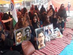 
      
      Women inspired by Shaheen Bagh agitation stage sit-in protest...
      
      