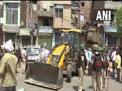 
      
      SC halts demolition drive in Delhi's Jahangirpuri
      
      