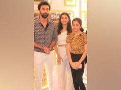 
      
      'Mami' Alia Bhatt grateful for warm welcome from her niece Samara
      
      