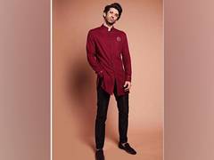 
      
      Aditya Roy Kapur cheers for team India in Manchester
      
      