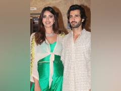 
      
      Aditya Seal celebrates birthday with wife Anushka at Taj Mahal 
      
      