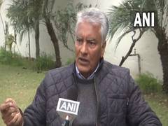 
      
      Sunil Jakhar backs Channi as Cong's CM face in Punjab...
      
      