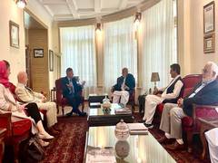 
      
      UN envoy meets Hamid Karzai 
      
      