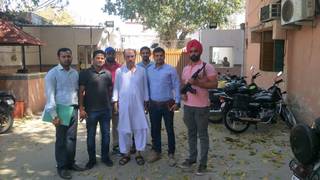 
      
      Delhi: Afghan held, 3kg heroin seized by police 
      
      