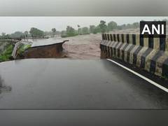 
      
      Gujarat: A bridge collapsed in Chhota Udaipur amid heavy rains
      
      