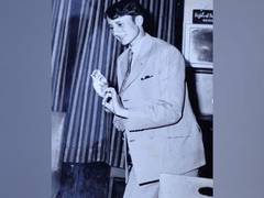
      
      Anupam Kher reminisces his journey as theatre actor on 'World...
      
      