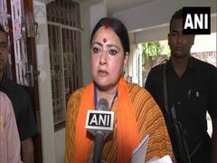 
      
      Asansol bypoll: Agnimitra Paul alleges convoy attacked
      
      