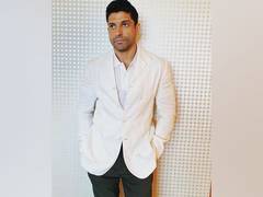 
      
      Farhan Akhtar dedicates poem to  Sushant Singh Rajput
      
      