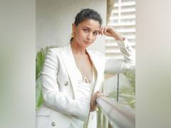 
      
      Alia Bhatt wishes her 'Beautiful mothers' on social media
      
      