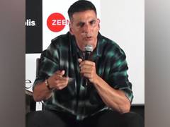 
      
      Assam floods: Don't tweet, donate says Akshay Kumar
      
      