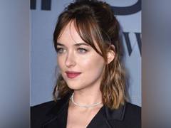 
      
      Dakota Johnson talks about depression in quarantine
      
      