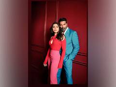 
      
      Akshay, Samantha raise temperature with their moves on 'Antava'
      
      