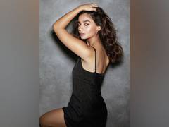 
      
      Alia Bhatt wins the internet with her 'casual flexing' picture
      
      