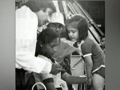 
      
      Amitabh Bachchan shares throwback picture with little Kareena...
      
      