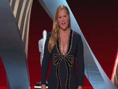 
      
      Oscars 2022: Host Amy Schumer roasts Leonardo DiCaprio
      
      