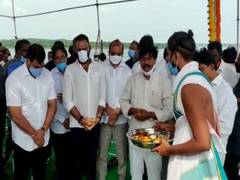 
      
      Andhra CM lays foundation of YSR Vedadri Lift Irrigation Scheme
      
      