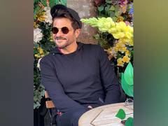 
      
      Anil Kapoor celebrates 27 years of '1942 : A Love Story'
      
      
