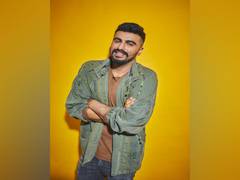 
      
      Arjun Kapoor lends support to 100 cancer couples
      
      