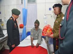 
      
      Delhi: Army Chief, his wife visit Army Base Hospital
      
      