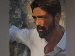 
      
      Arjun Rampal starts shooting for his next project 'Three Monkeys'
      
      