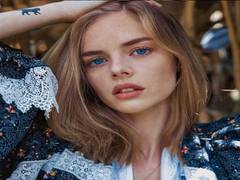 
      
      Samara Weaving set to portray forgotten American socialite...
      
      