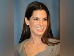 
      
      Sandra Bullock talks about dating rumours with Keanu Reeves
      
      