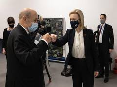 
      
      UK, French foreign ministers discuss 'challenging aggressors...
      
      