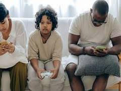 
      
      Study focuses on the effects of smartphone use on parenting
      
      