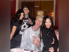 
      
      Travis Barker, Kourtney Kardashian join Megan Fox to...
      
      