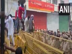 
      
      Farmers protesting against Haryana Cabinet Minister's meeting...
      
      
