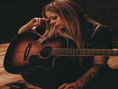 
      
      Avril Lavigne is looking forward for her 'Head Above Water' tour
      
      