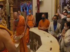 
      
      Mamata Banerjee visits Siddhivinayak Temple in Mumbai today
      
      