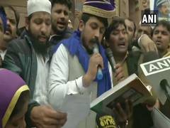 
      
      Bhim Army chief Chandrashekhar Azad reads Preamble at Jama Masjid
      
      
