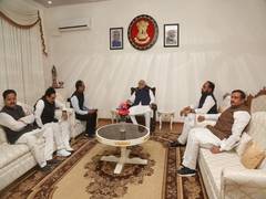 
      
      BJP delegation meets MP Guv Tandon, request floor test
      
      