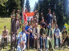 
      
      Army organises Jawaan-Awaam trek in north Kashmir
      
      