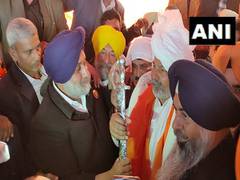 
      
      SAD president meets farmer leader Rakesh Tikait at Ghazipur...
      
      