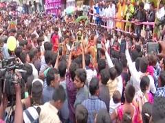 
      
      Lakhs offer prayers to Goddess Mahakali during Bonalu...
      
      